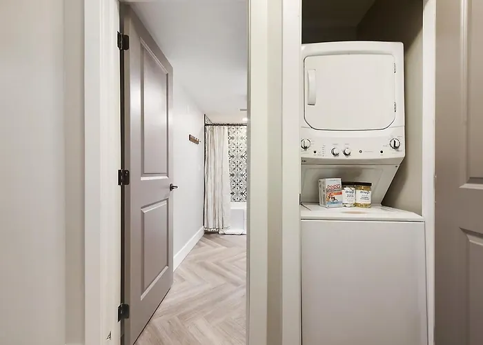 Holiday home Hostwise - King Beds, Park Free, Great Walk Score Pittsburgh