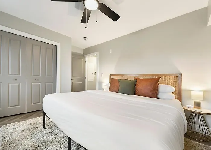 Hostwise - King Beds, Park Free, Great Walk Score