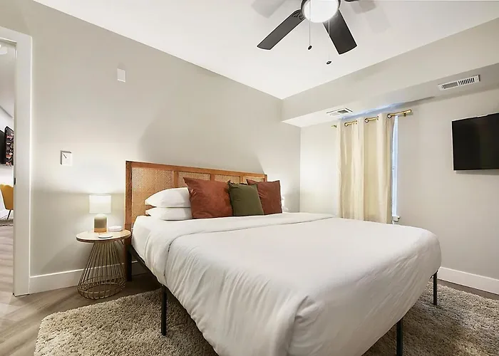 Hostwise - King Beds, Park Free, Great Walk Score *